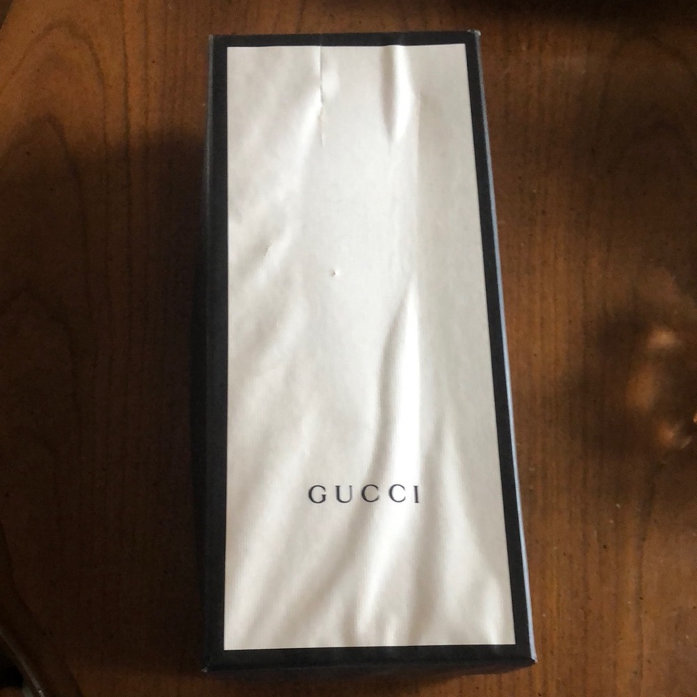 Gucci thong flip flops black leather